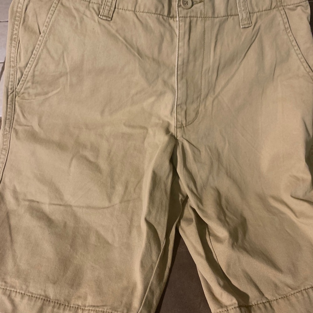 Men’s size 31 w old navy khaki shorts